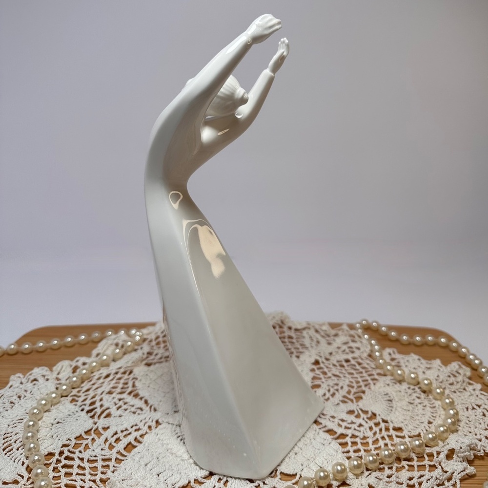 Royal Doulton Images âAwakeningâ Porcelain Figurine | Arms Raised - Picture 4 of 6